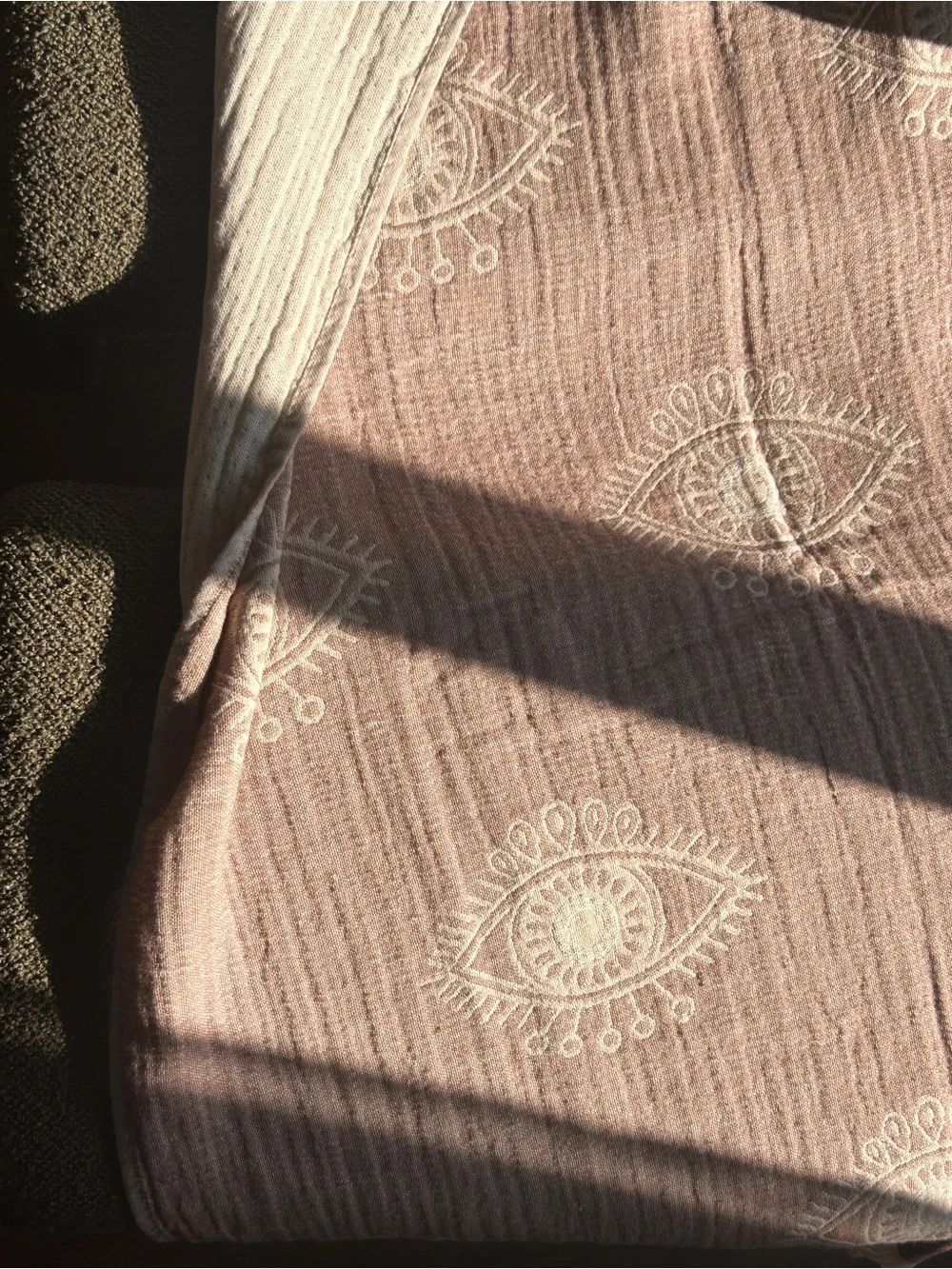 Eyes 100% Organic Woven Cotton Blanket Towel Wrap Taupe + Cream NEW